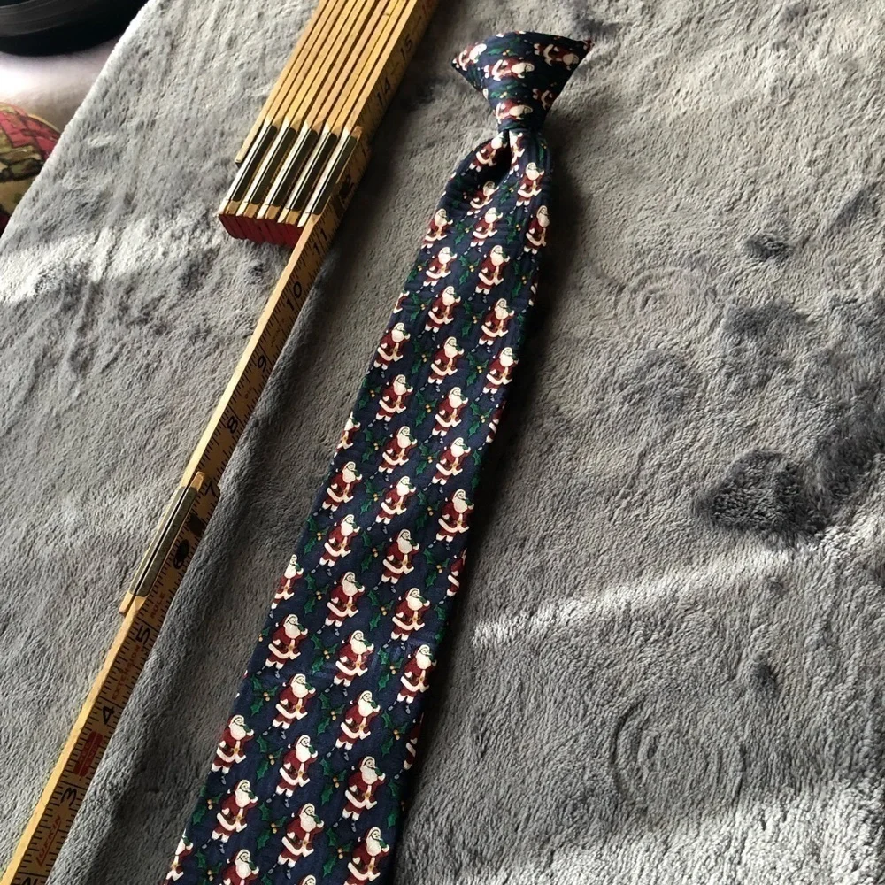 𝅺CHILDREN Christmas Santa and Holly Silk snap on‎ tie